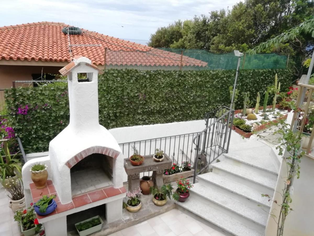 Appartamento Bouganville Magomadas ภายนอก รูปภาพ
