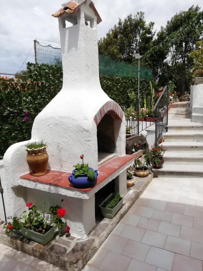 Appartamento Bouganville Magomadas ภายนอก รูปภาพ