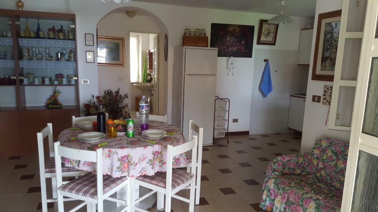 Appartamento Bouganville Magomadas ภายนอก รูปภาพ